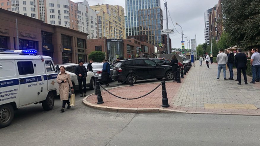 Бастрыкин взял под контроль дело о стрельбе у элитного жилого комплекса в Екатеринбурге