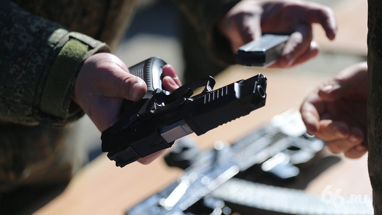 Главная картинка новости: Екатеринбуржцы испугались выстрелов и звуков сирены. Что случилось? (ВИДЕО)