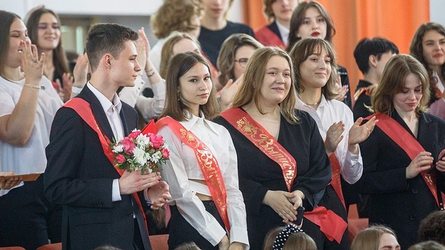 В Екатеринбурге установлен новый рекорд по числу выпускников, набравших максимальные 100 баллов.