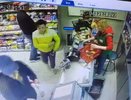 В Екатеринбурге полиция разыскивает женщину в жёлтой куртке, совершившую странный поступок