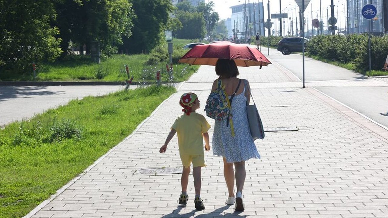 Главная картинка новости: Синоптики сообщили, когда в Свердловской области отступит адская жара