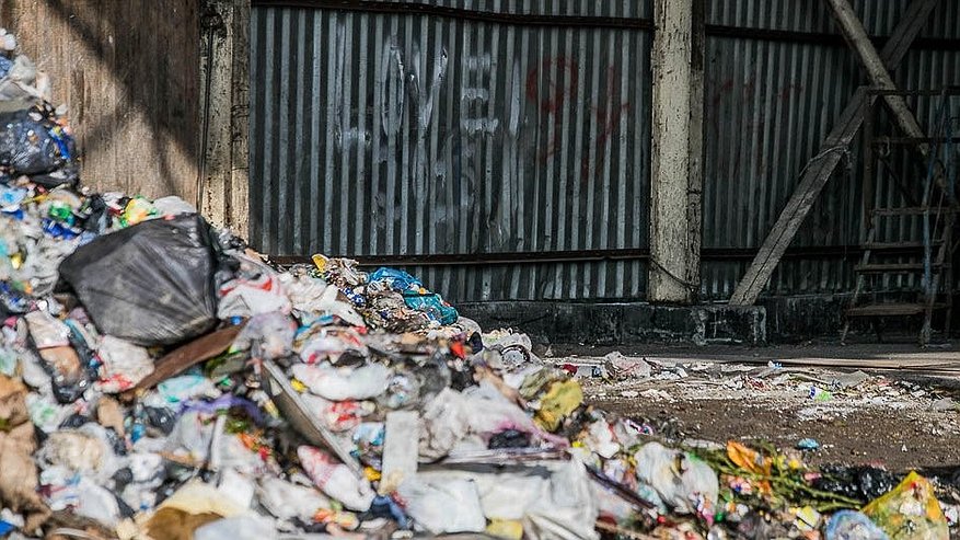Свердловская прокуратура требует вернуть деньги  за невывезенный мусор