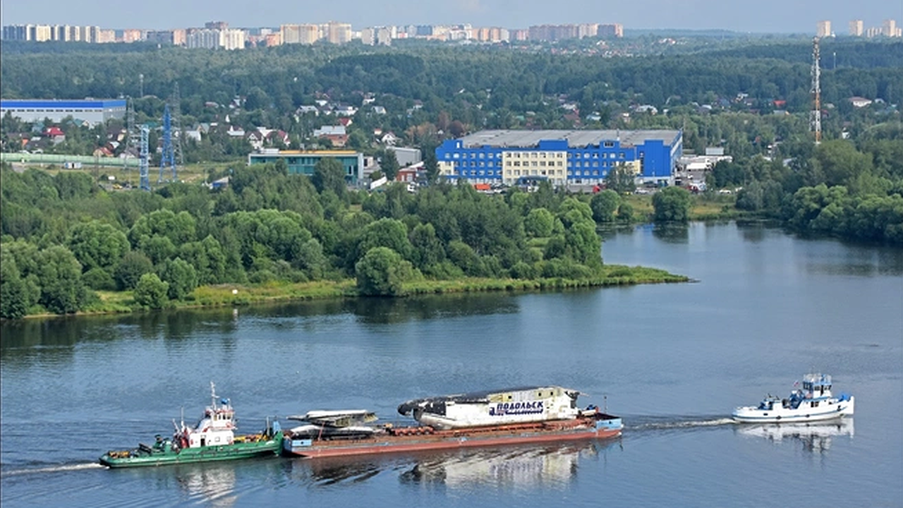 Главная картинка новости: В Свердловскую область по воде отправили «Буран»