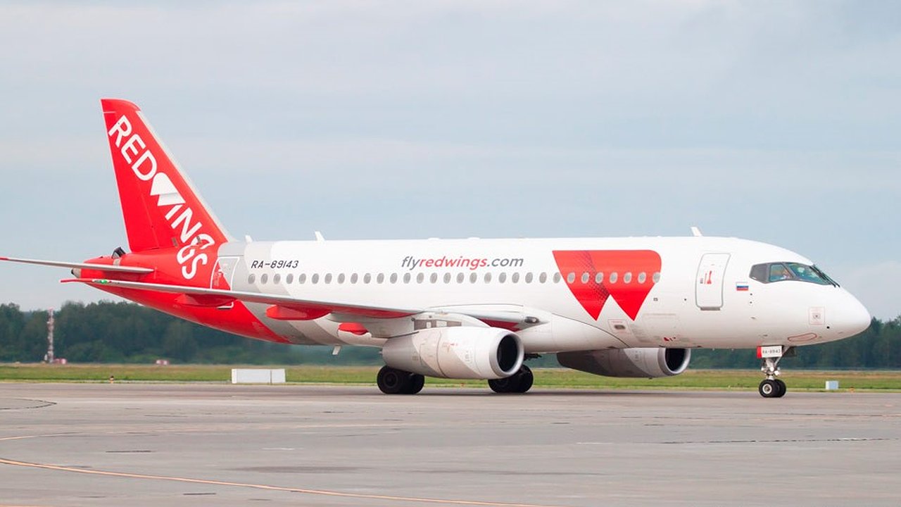 Главная картинка новости: В екатеринбуржском аэропорту задержаны два рейса Red Wings