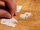 Следы от скотча или наклеек уберете за считанные секунды: просто протрите этим средством