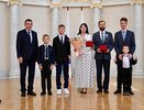 В Свердловской области наградили многодетные семьи орденами