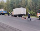 На Серовском тракте грузовик врезался в машину дорожной разметки