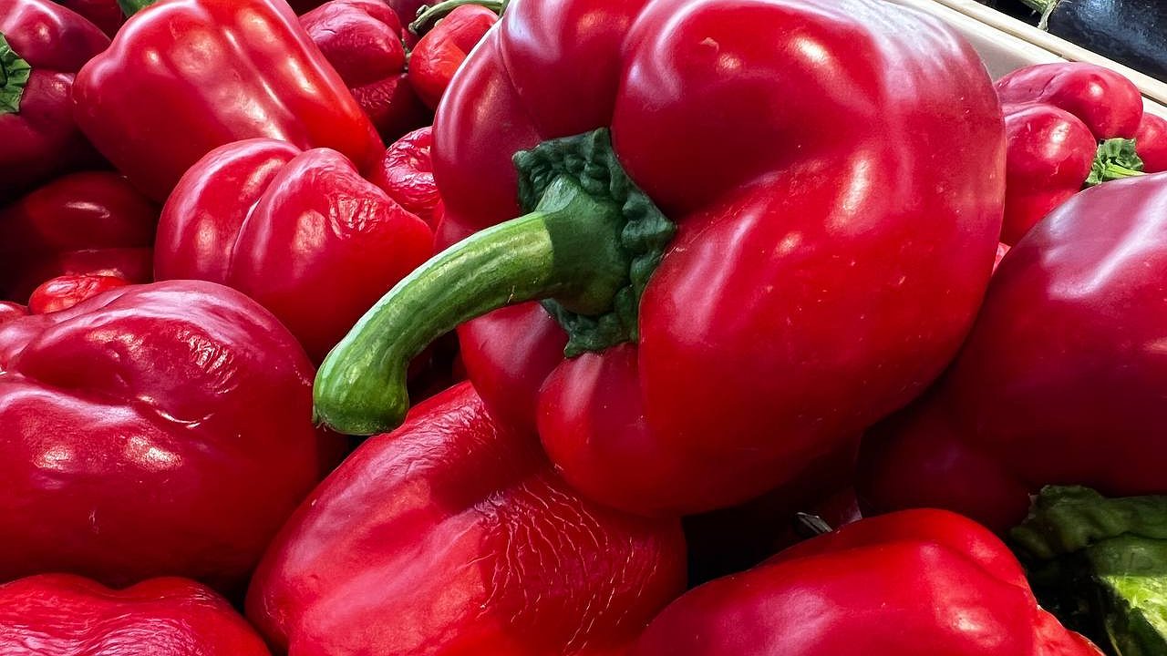 Главная картинка новости: Гости пальчики оближут: простеший рецепт фаршированных перцев с нежным жюльеном