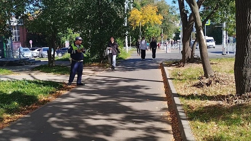 В Екатеринбурге самокатчик сбил 12-летнего школьника