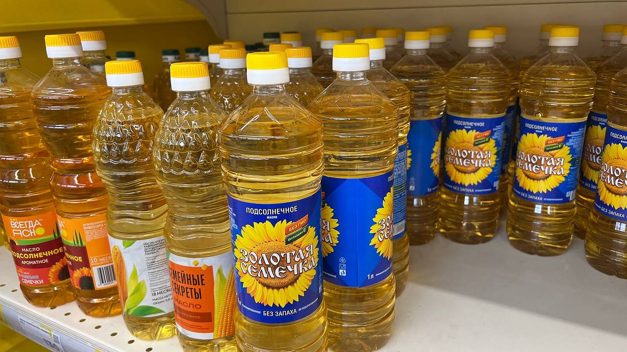 Главная картинка новости: В Роскачестве назвали лучшие марки подсолнечного масла: быстрее покупайте, пока не разобрали
