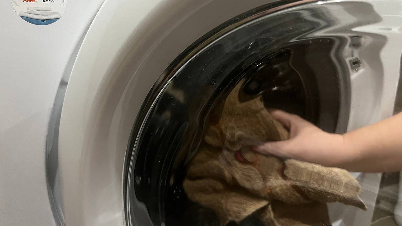 Главная картинка новости: Выкинула все отбеливатели: доступное средство без хлора — справляется с любыми пятнами