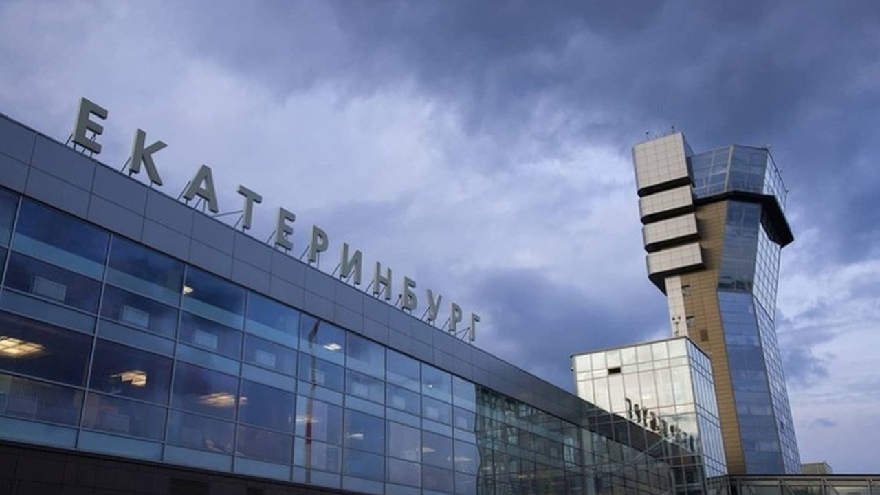 Главная картинка новости: Пассажиру самолёта, летевшего в Екатеринбург, стало плохо во время полёта