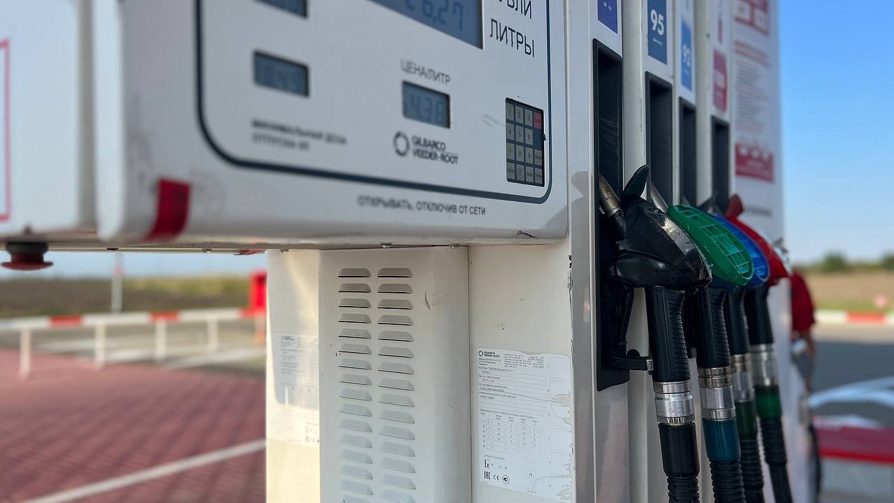Главная картинка новости: Цены на 92-й и 95-й бензин ошарашили россиян - какого роста ждать водителям уже с 1 октября