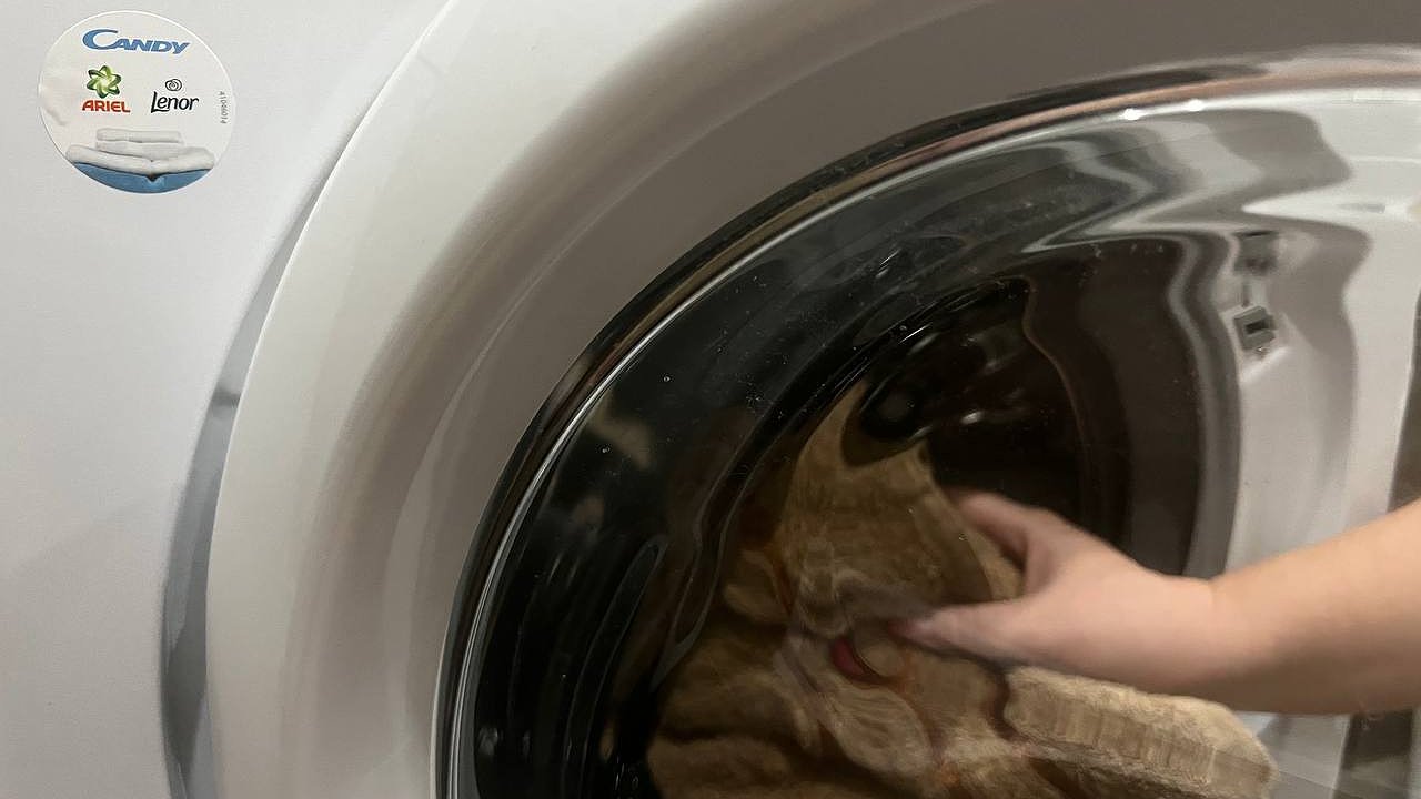 Главная картинка новости: Стакан на стирку - и вещи становятся белоснежными: обязательно добавьте это в стиралку вместе с порошком