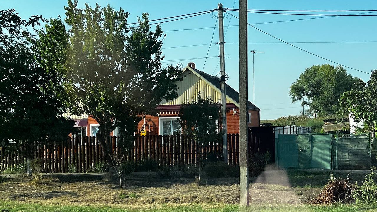 Главная картинка новости: Россияне кипят от ярости: в октябре начнут штрафовать за забор на даче или огороде - новый неприятный указ