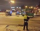 В Екатеринбурге автобус ПАЗ столкнулся с грузовиком Isuzu