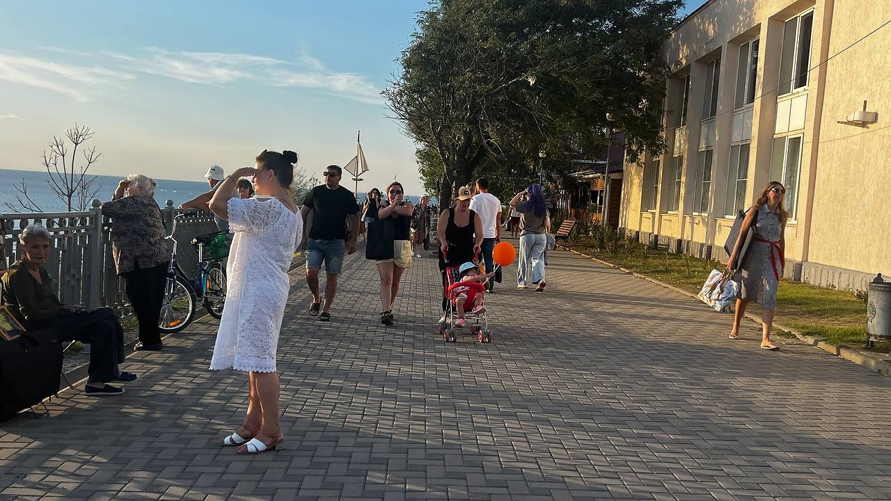 Главная картинка новости: Ваш уход обрадует всех: эти две привычки в гостях выдают очень низкий интеллект