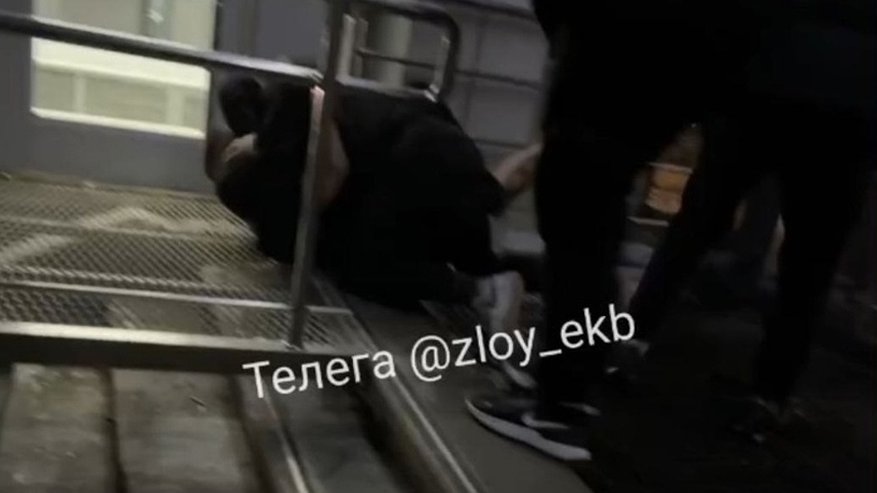 Главная картинка новости: «Стая» провела вечернее мероприятие в «Баден-Баден», но больше её не допустят на Уктус