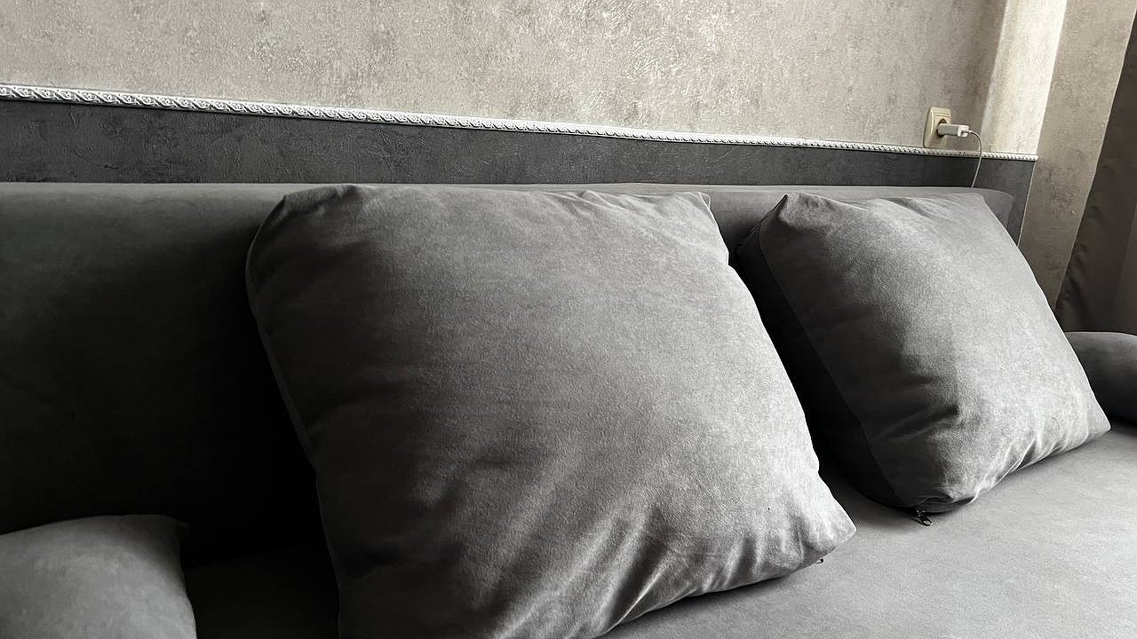 Главная картинка новости: Многолетние пыль и пот испарятся за пару минут: самый простой и действенный способ отчистить подушки дома