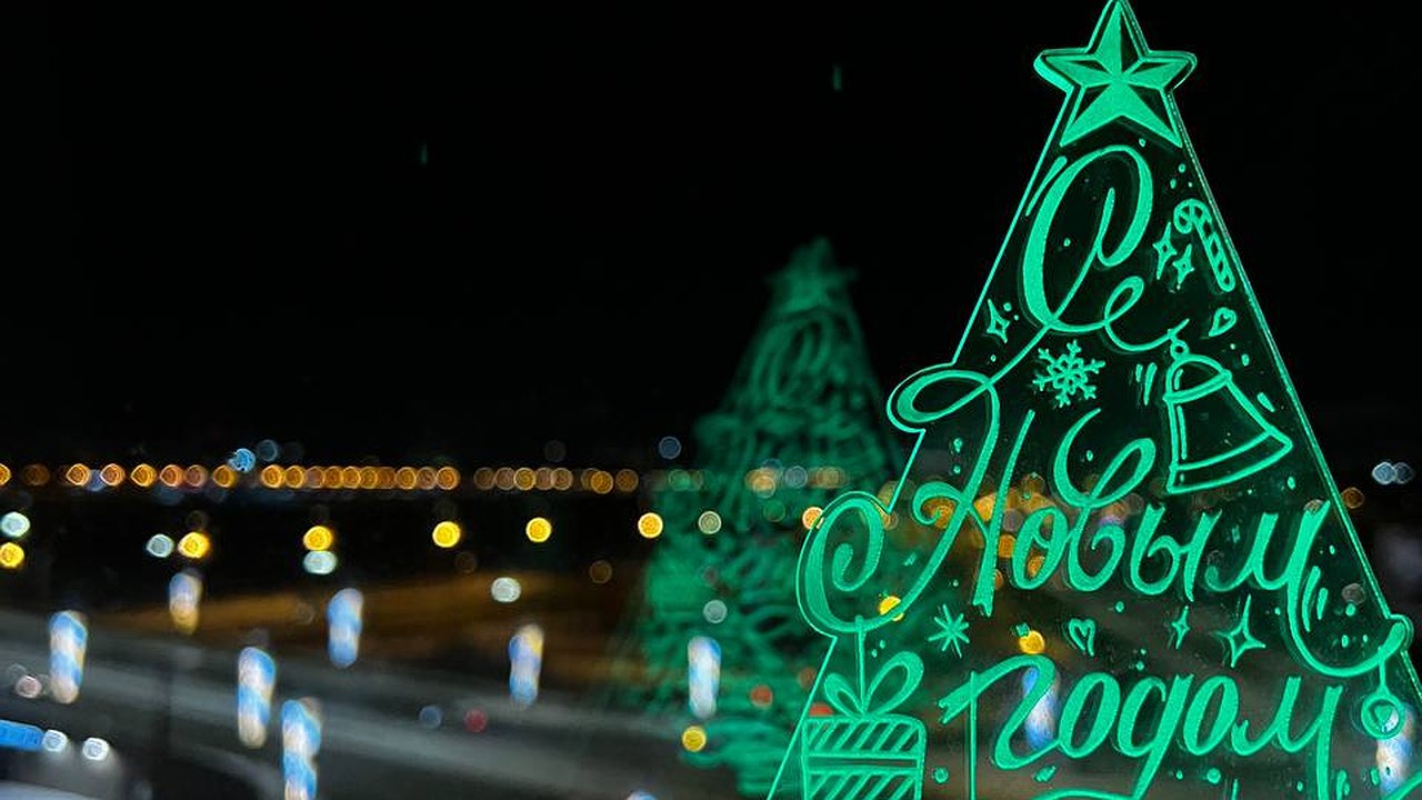 Главная картинка новости: Праздники сдвигают из-за ситуации в стране: новогодние каникулы этого года больше не будут такими, как раньше