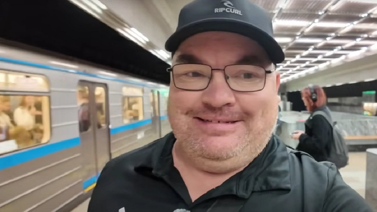 Главная картинка новости: Австралийский блогер Рассел записал честный отзыв о Екатеринбурге