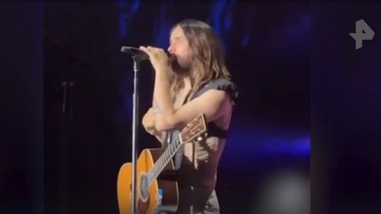 Главная картинка новости: Фанаты Джареда Лето из Екатеринбурга потратили десятки тысяч рублей на концерт в Астане