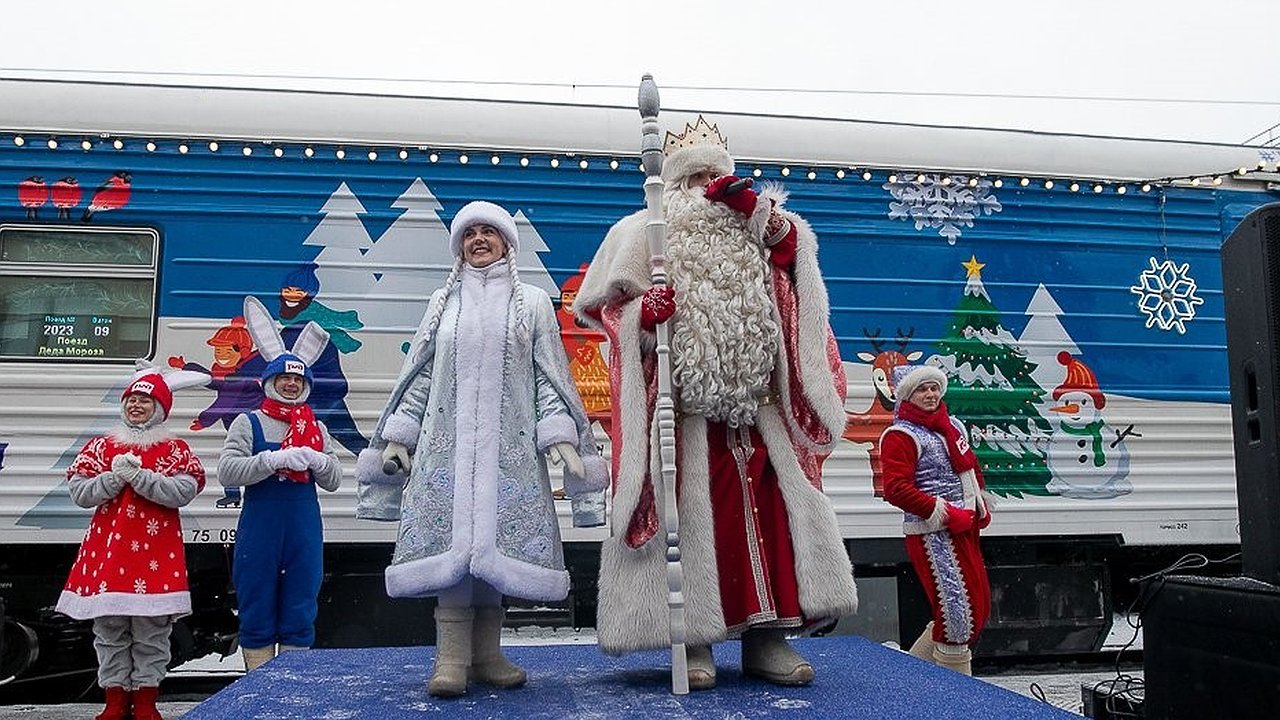 Главная картинка новости: Поезд Деда Мороза прибудет в Екатеринбург в канун Нового года