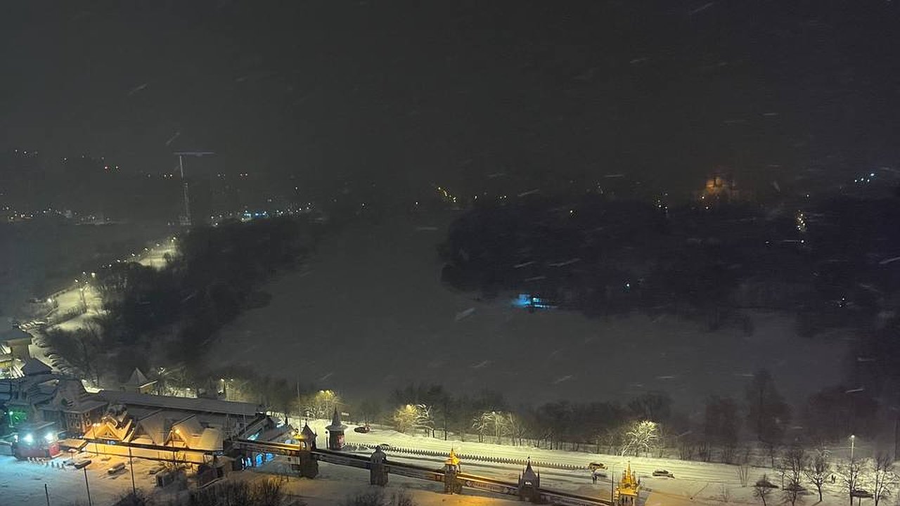 Главная картинка новости: Праздники смещают из-за обстановки в стране: новогодние каникулы 2024-2025 больше не будут такими, как прежде