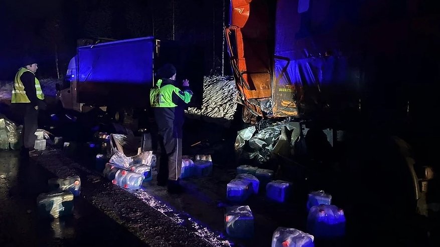 Главная картинка новости: Смертельная авария на Пермском тракте: столкновение грузовиков унесло жизнь водителя