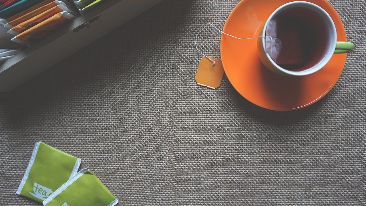 Главная картинка новости: Гадость в красивой коробке: назван чай, кружка которого вредит здоровью в разы сильнее, чем 100 сигарет