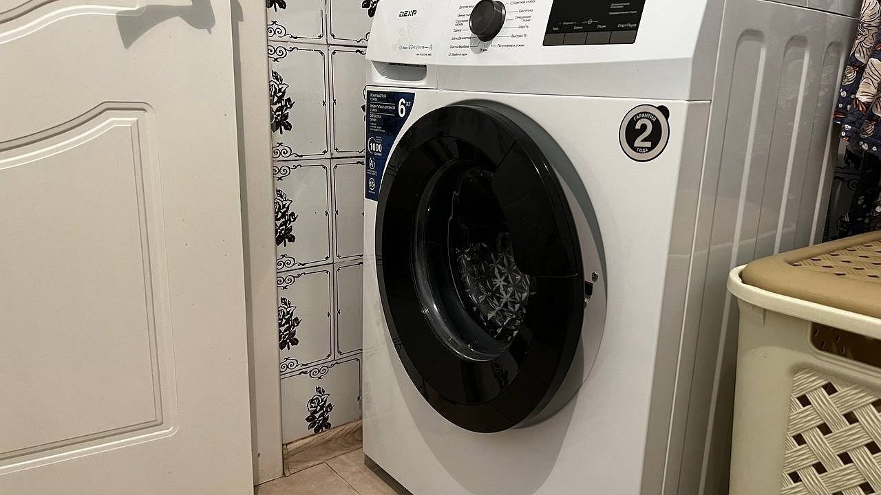 Главная картинка новости: Зажмите 2 кнопки - и стиралка сама очистится от грязи, плесени и остатков порошка: лайфхак долгой службы