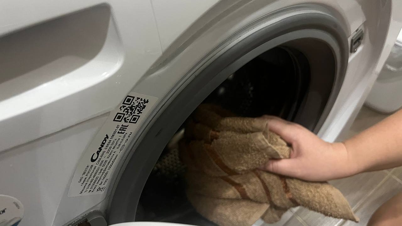 Главная картинка новости: Стакан на стирку и одежда будет сиять: вот что нужно добавить в стиралку вместе с порошком - секрет от прачки