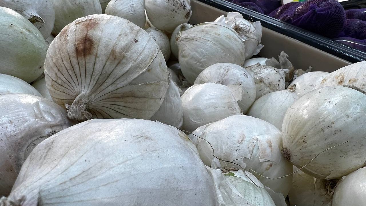 Главная картинка новости: Садоводы, озимый чеснок пролежит до весны: вот как сохранить урожай - 3 верных способа