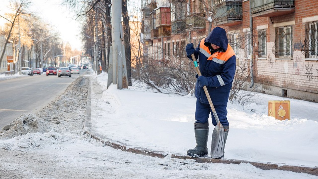 Главная картинка новости: В Екатеринбурге за выходные вывезли 9 000 тонн снега