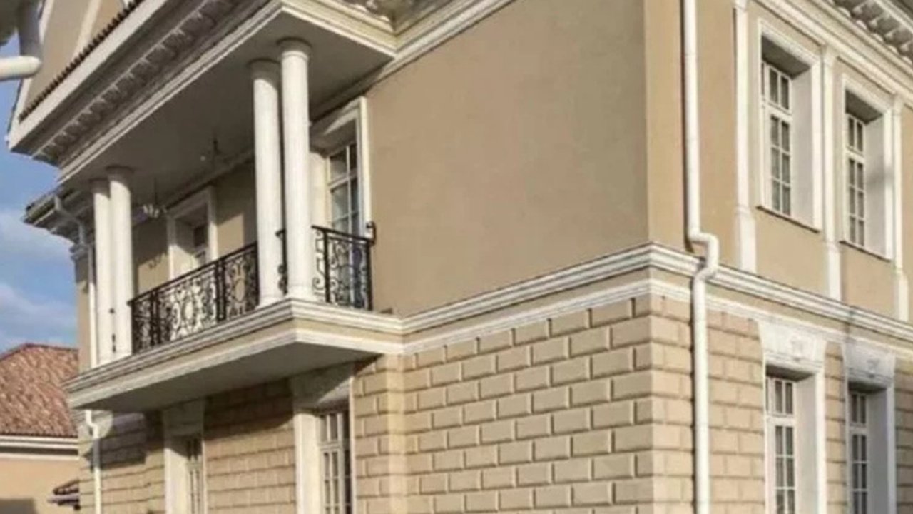 Главная картинка новости: В Екатеринбурге выставили на продажу коттедж за 53 миллиона рублей