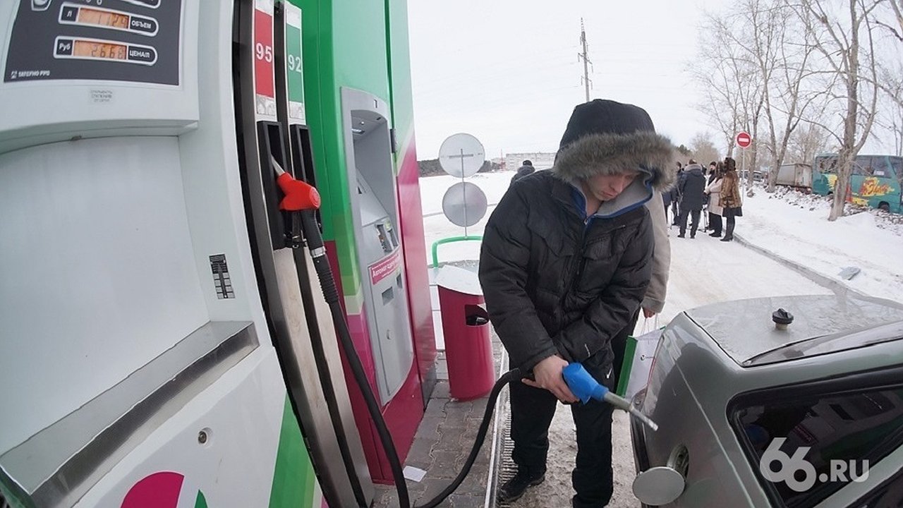 Главная картинка новости: Бензин подорожал: что происходит с ценами на топливо в Свердловской области?