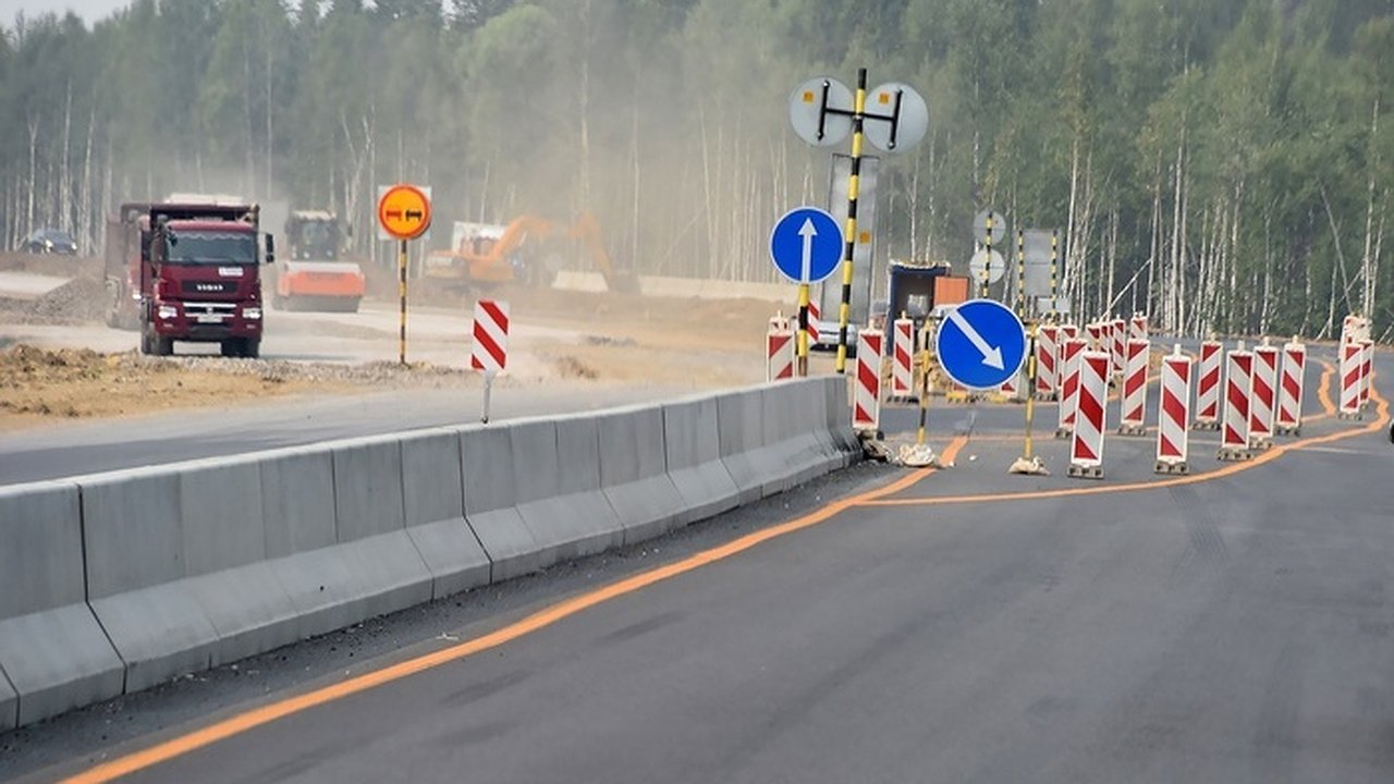 Главная картинка новости: В Екатеринбурге в 2025 году отремонтируют дороги за миллиард рублей - список улиц