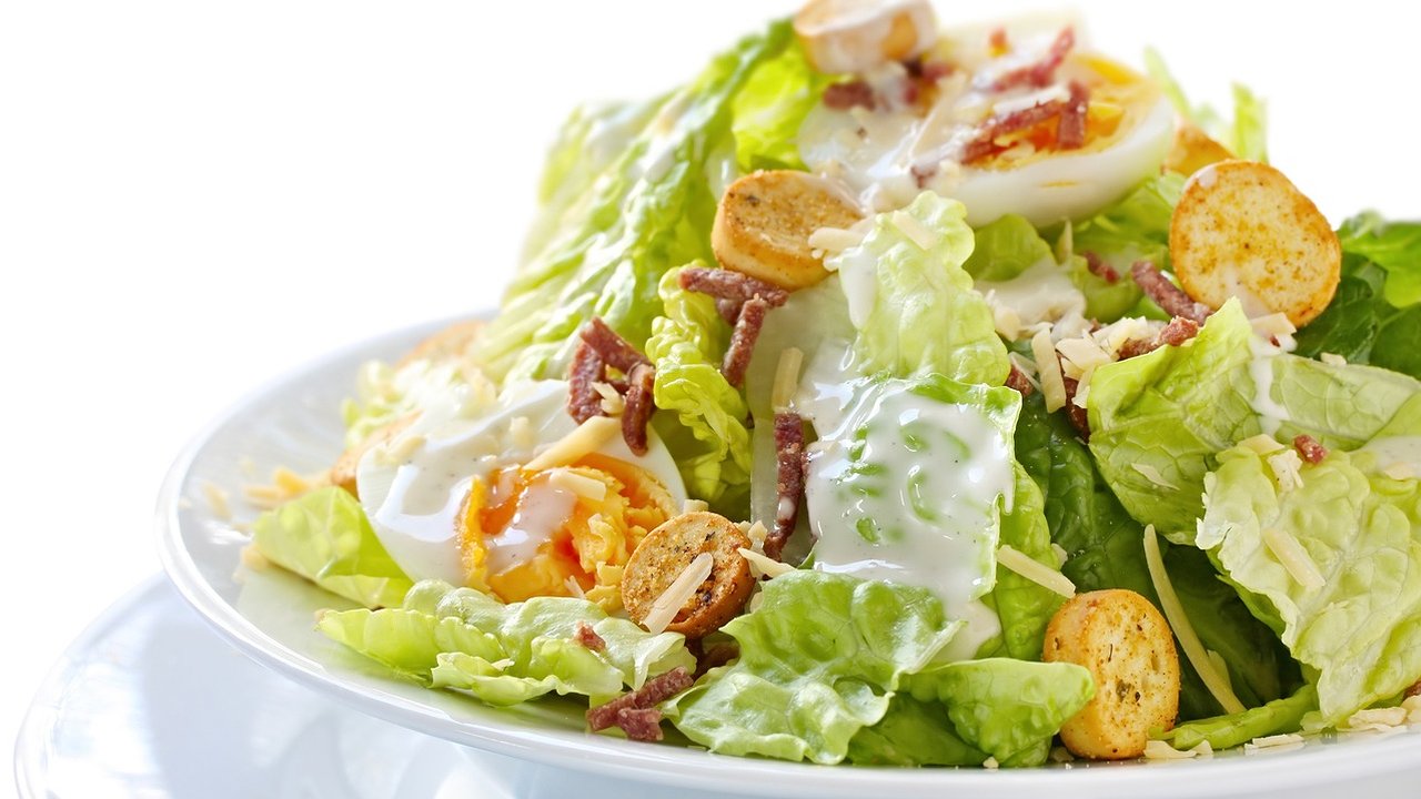 Главная картинка новости: Нежный салат с куриной грудкой: рецепт, который от которого будут все в восторге