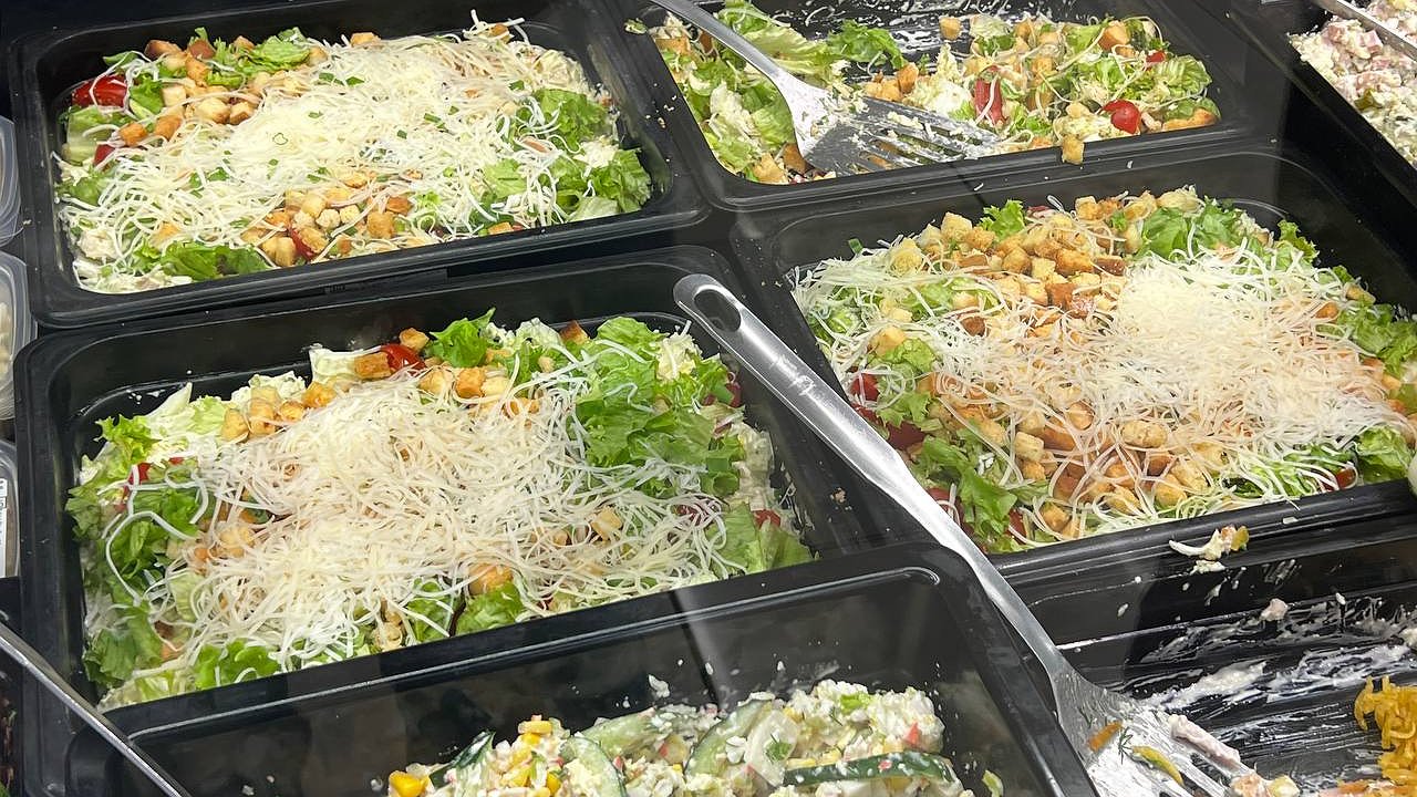 Главная картинка новости: В обмен «Сельди под шубой»: поставьте на Новый год-2025 салат «Лисья шубка» — будете в любимчиках Зеленой Змеи