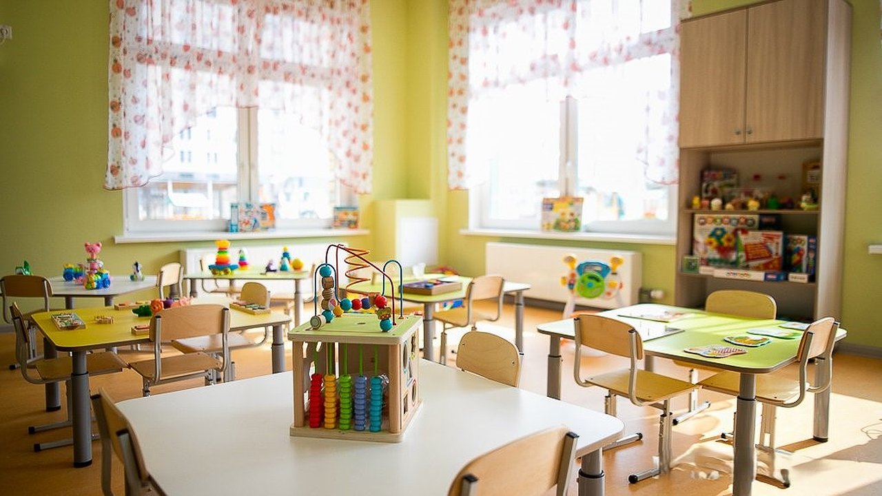 Главная картинка новости: В Екатеринбурге увеличат оклады для младших воспитателей в детских садах