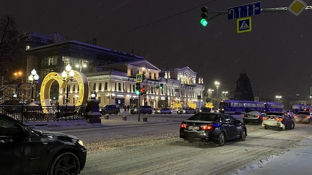 Главная картинка новости: Центр Екатеринбурга перекроют из-за катка на площади