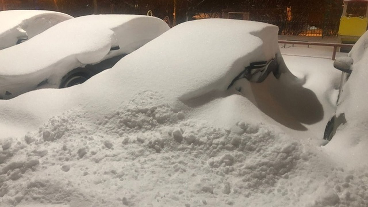 Главная картинка новости: Железнодорожный район Екатеринбурга остался без дворников