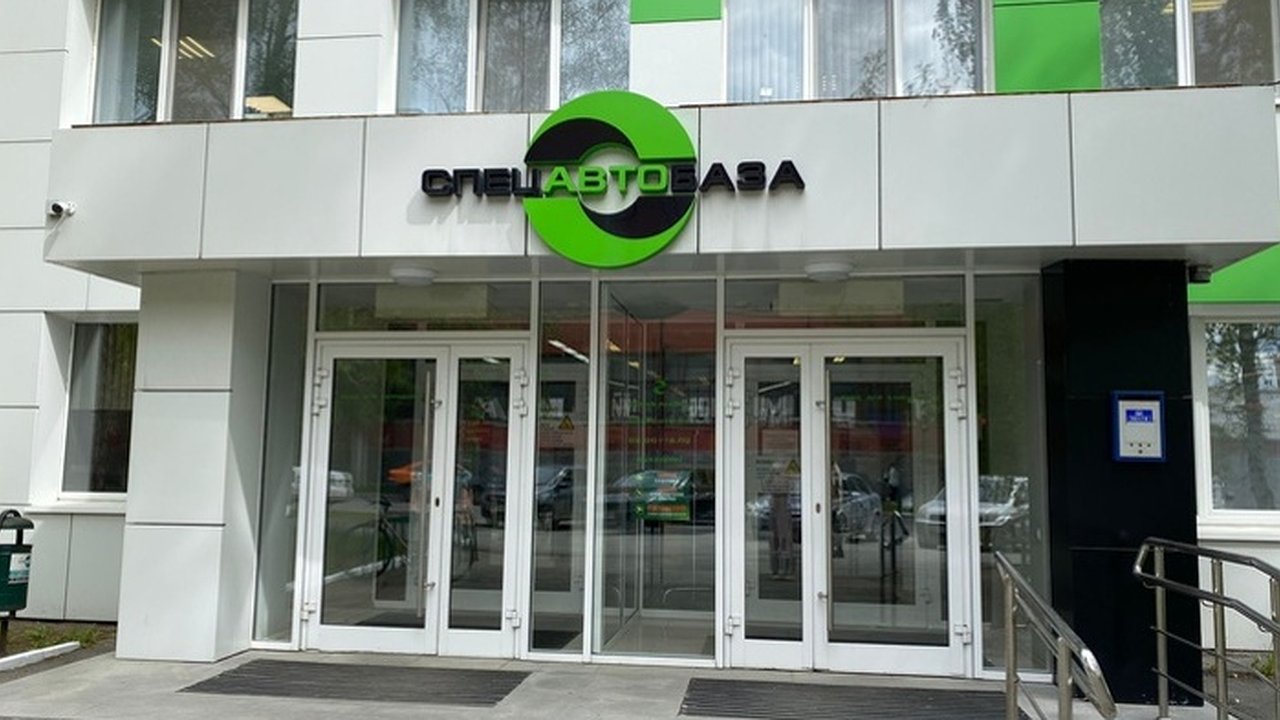 Главная картинка новости: «Спецавтобаза» предлагает свердловчанам Новый год без долгов