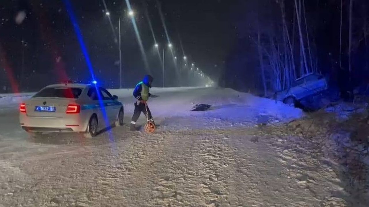 Главная картинка новости: Водитель ВАЗ погиб в аварии на дублёре Сибирского тракта в Екатеринбурге