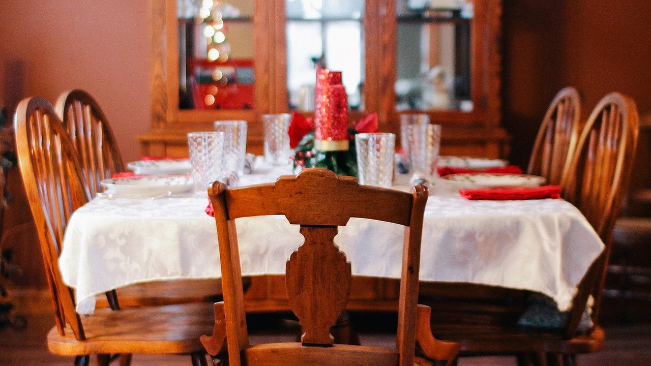 Главная картинка новости: Чтобы задобрить Зеленую Змею и стать богатым нужно поставить на новогодний стол-2025 это - важные лайфхаки по подготовке