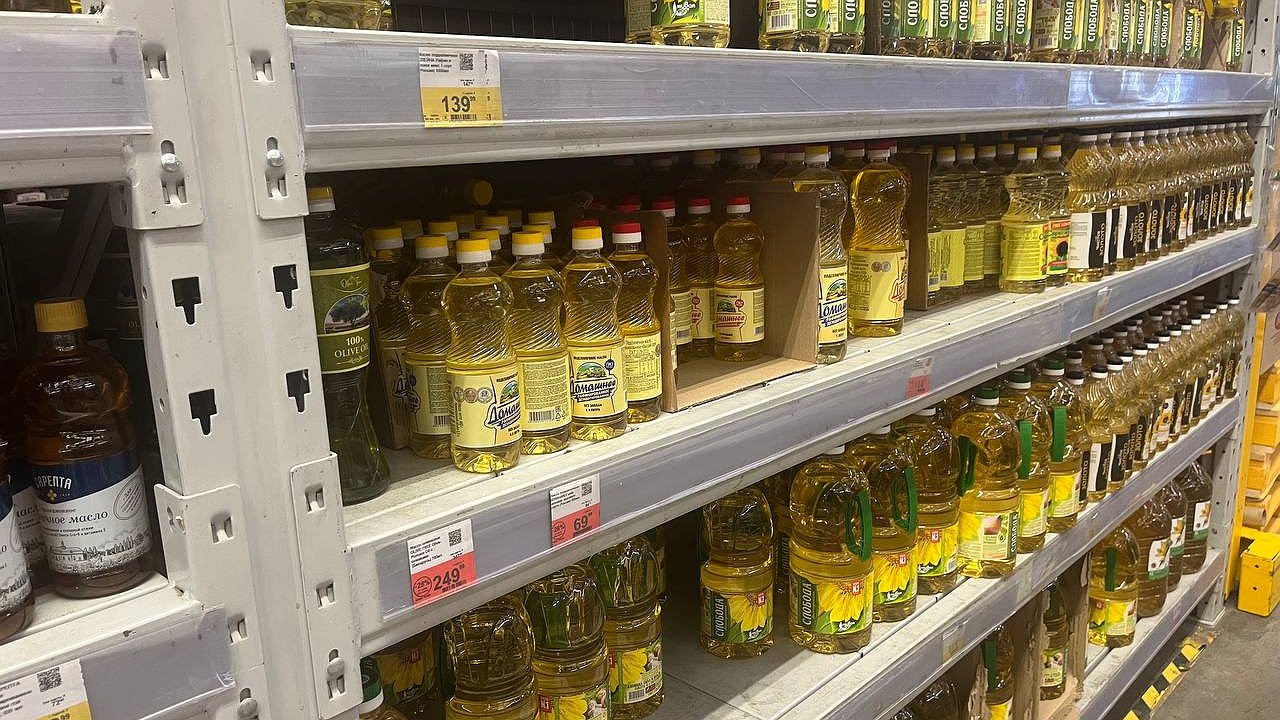 Главная картинка новости: Это масло берите по три бутылки: Роскачество назвали лучшие марки подсолнечного масла