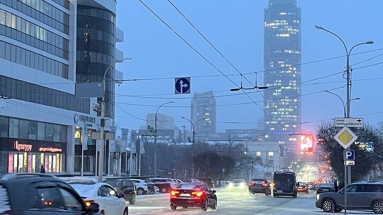 Главная картинка новости: Снегопады в Свердловской области: водители будьте осторожны