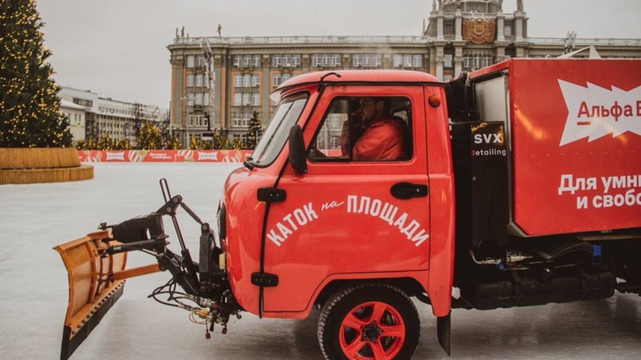 Главная картинка новости: Екатеринбургский каток на площади 1905 года приостановил продажу билетов из-за теплой погоды