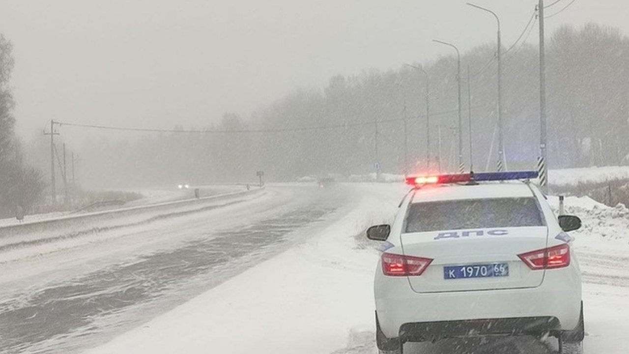 Главная картинка новости: Тюменский тракт сузили из-за дорожных работ