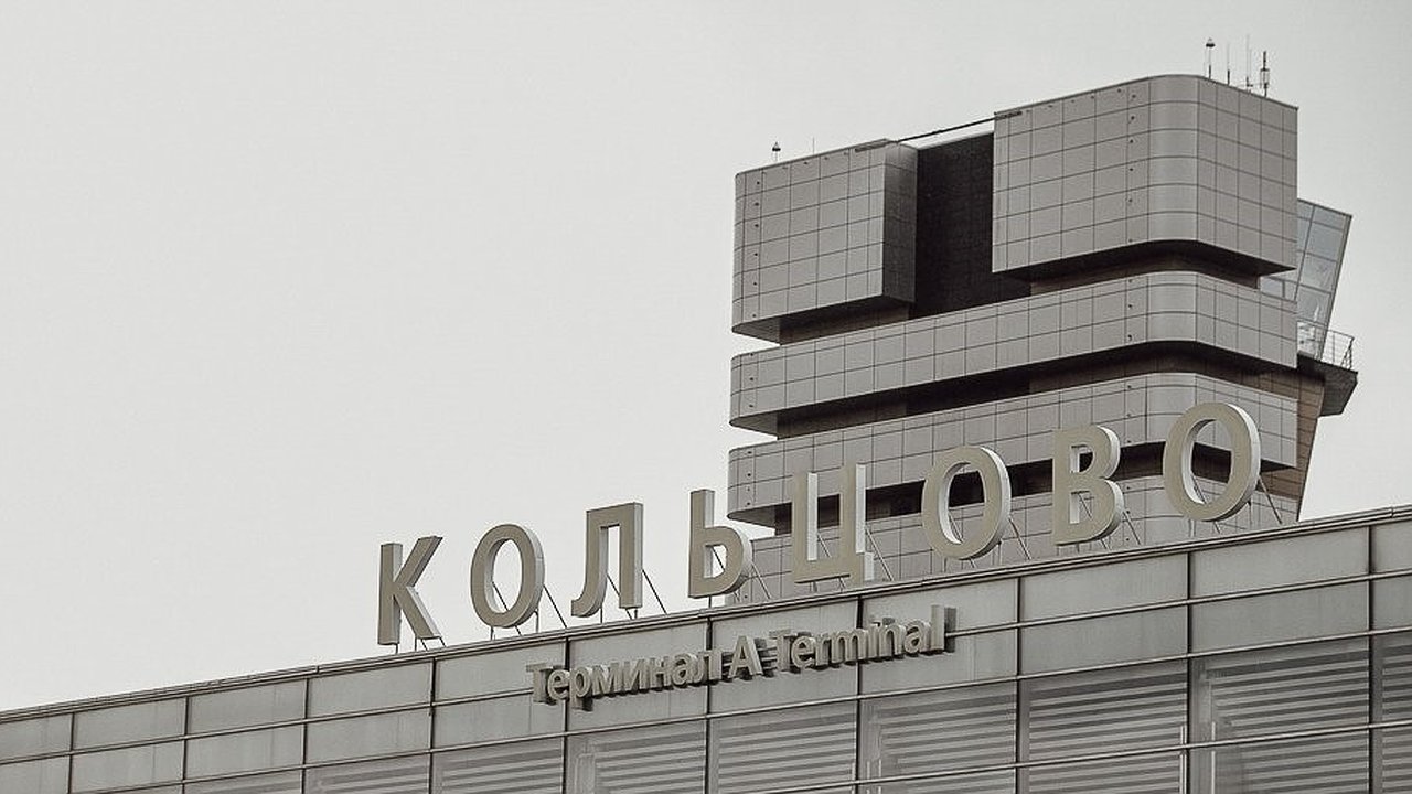 Главная картинка новости: Рейс из Кольцово в Казань задержали из-за атаки беспилотников